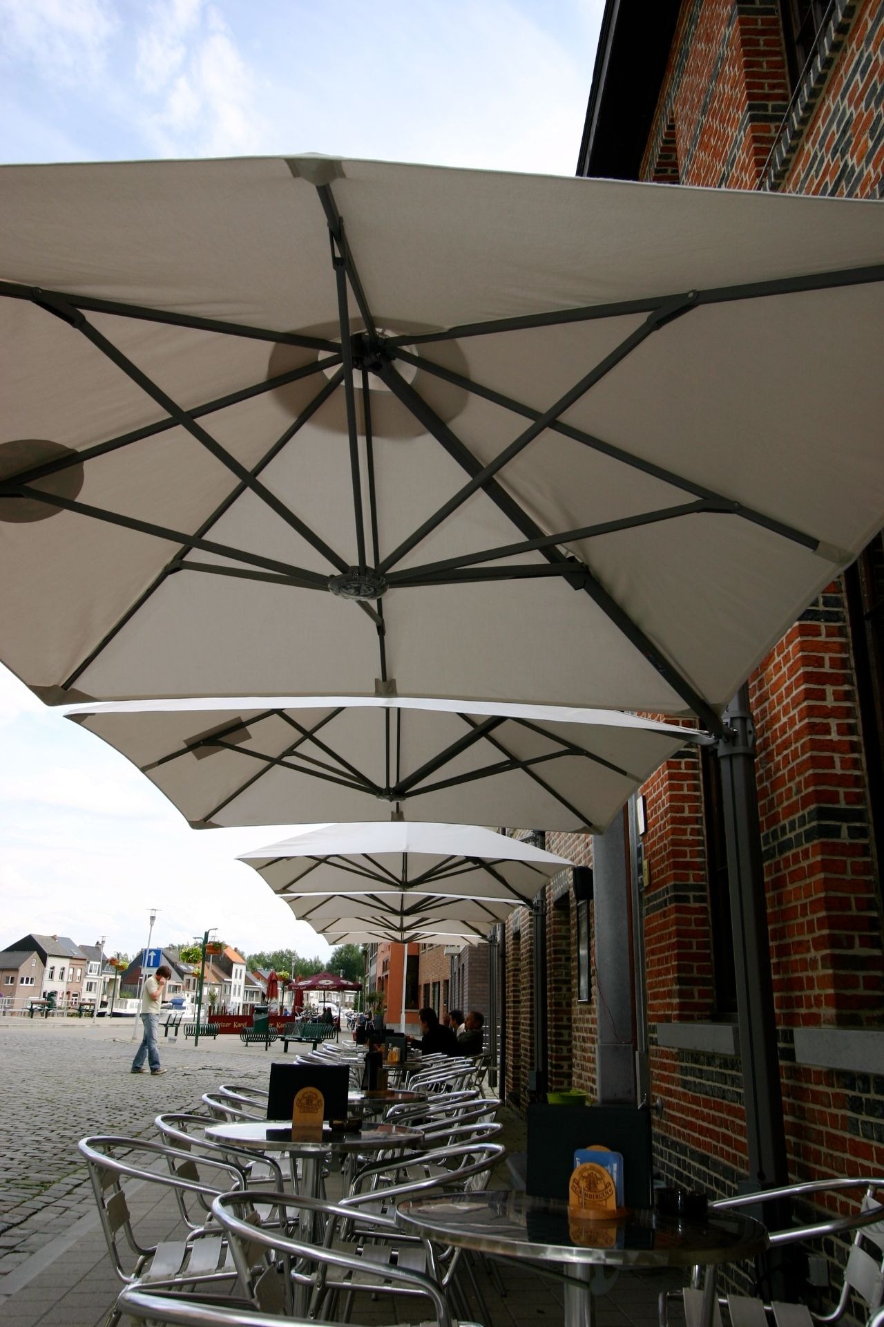 Frons Roei uit Kustlijn Prostor P6 - Wall-mounted parasol | Prostor